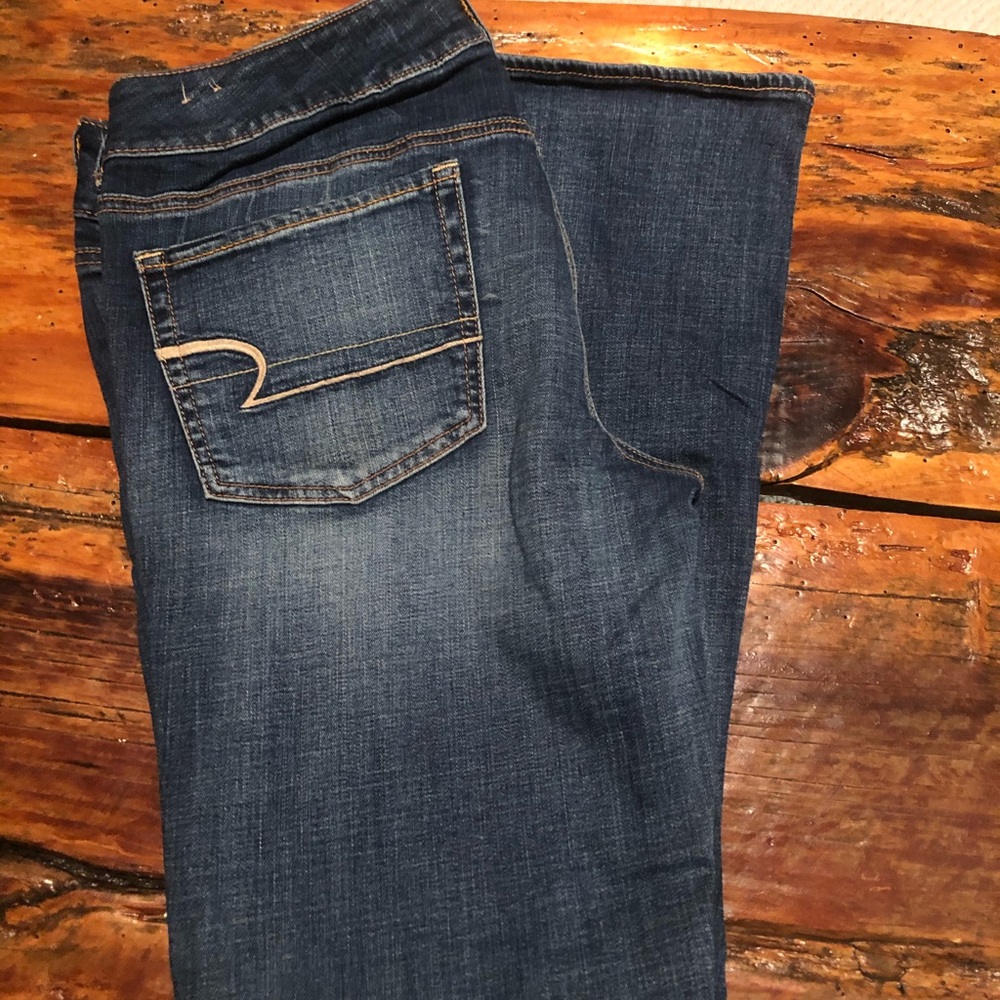 American Eagle Size 14 Artist Super Stretch.